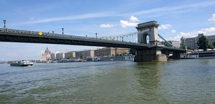 Kettenbrücke (Lánchíd) Thumbnail